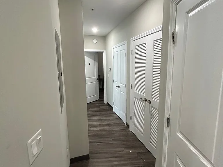 302 E Clark St — Photo 11