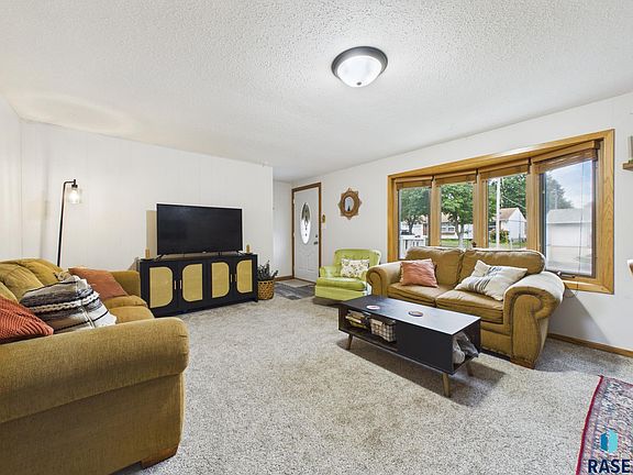 3rd image of 3912 E Claudette Dr