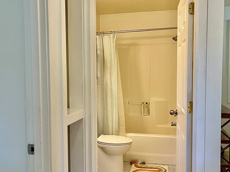 441 NW Florida Ave #2 — Photo 5