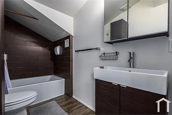 1030 E Polk St — Photo 12