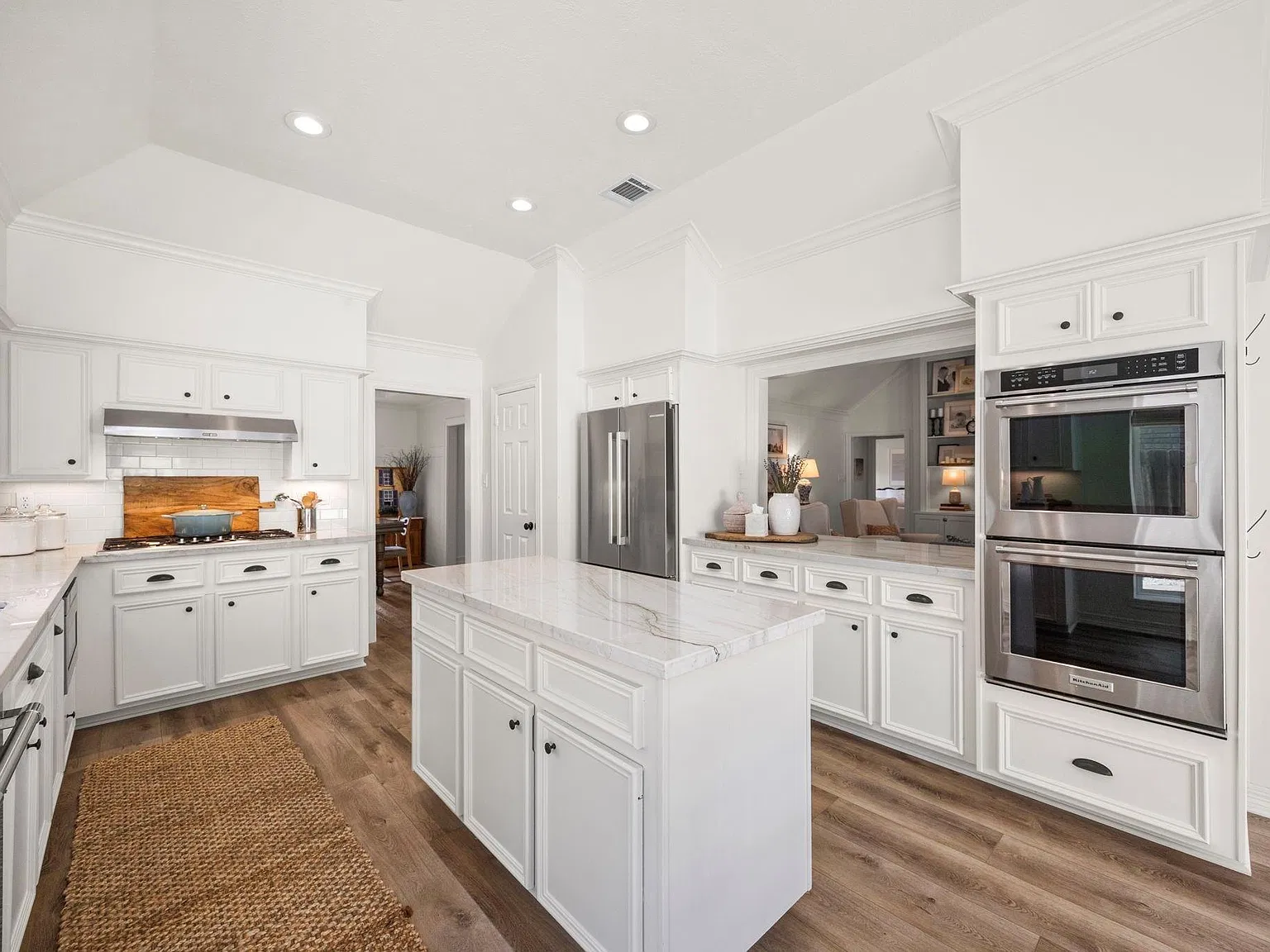 4 bed, 2.5 bath, 2779 sqft, $3,250 — Photo 3