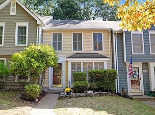 1503 Twisted Oak Dr, Reston, VA 20194