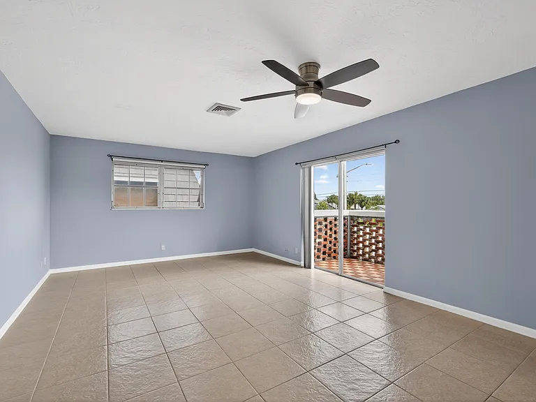 423 Pine Tree Ct #23 — Photo 16