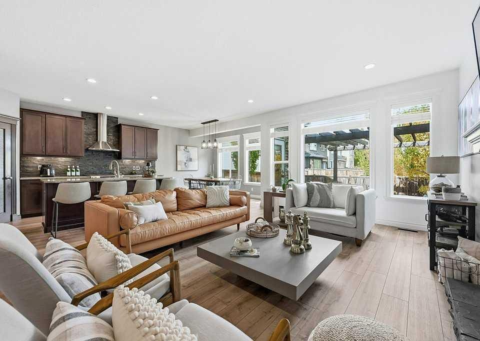 1st image of 165 S Aspenshire Cres SW
