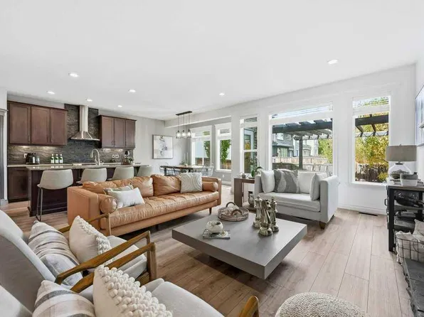 165 S Aspenshire Cres SW, Calgary, AB T3H 0R5