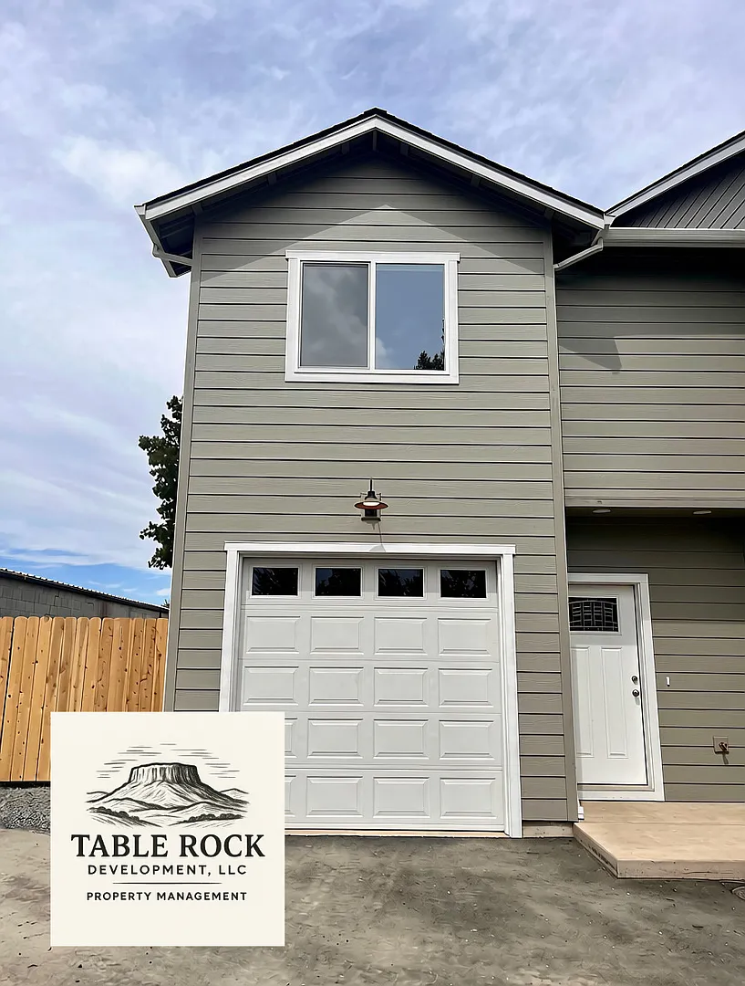 Medford, OR 2 Bedrooms with Both En-Suite Bathrooms, New Construction, $2295.00 a Month — Photo 1