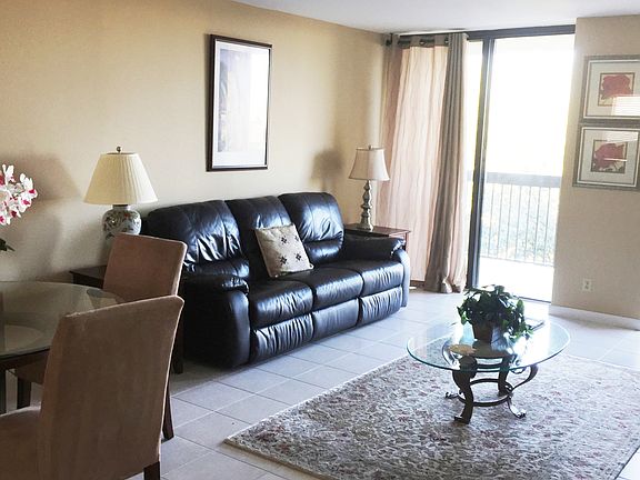 2nd image of 2900 NE Forteen Street Cswy #503