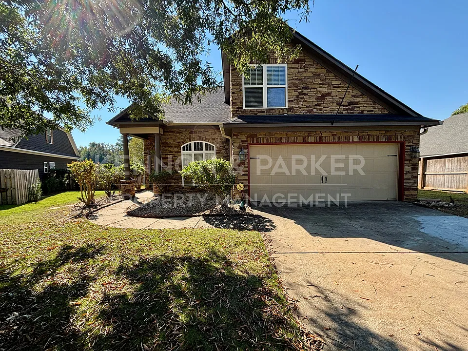 1002 Silver Lake Ct