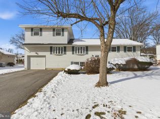405 Sunset Dr, Downingtown, PA 19335