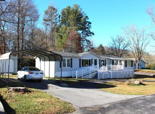 2 Crestmont Ln, Hendersonville, NC 28792