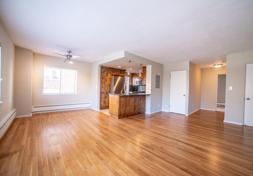 1st image of 4821 Roanoke Pkwy #1