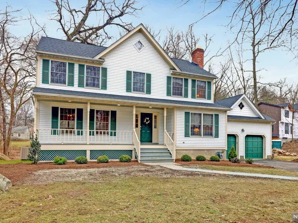 6 Lee Ct, Waldwick, NJ 07463