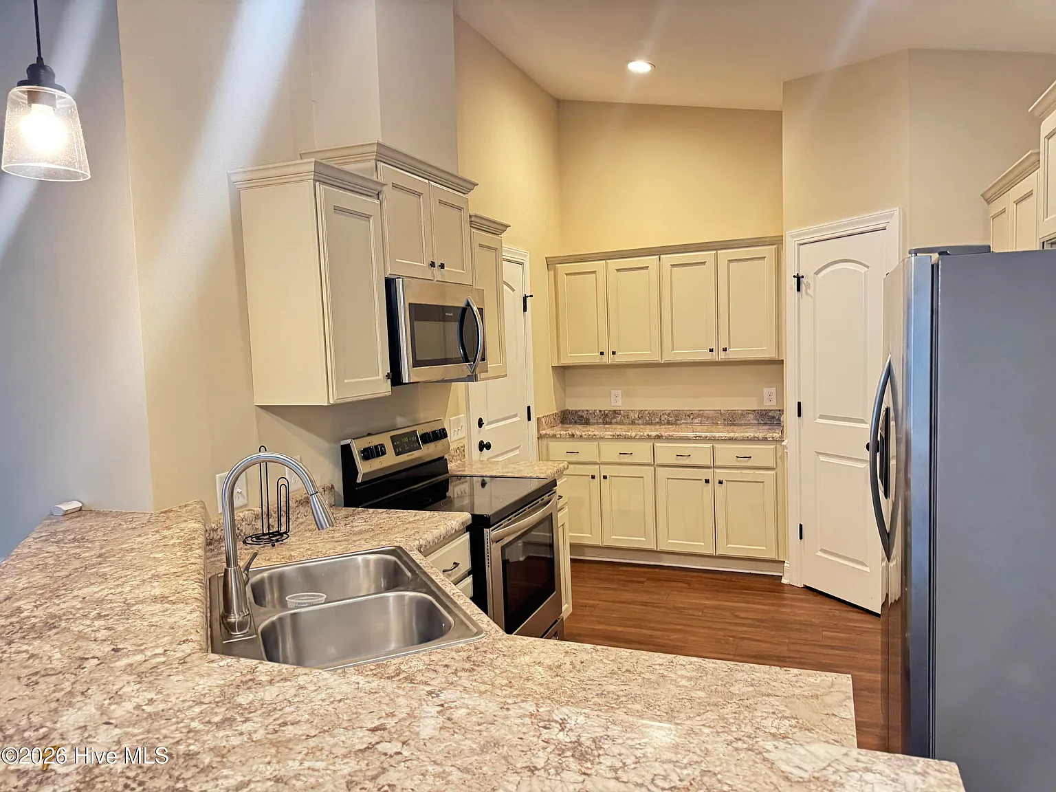 3 bed, 2.0 bath, $1,650 — Photo 4