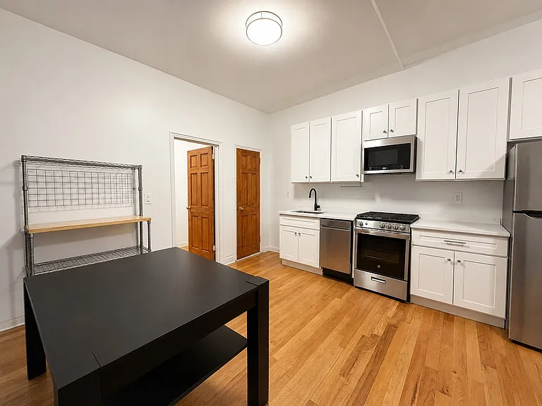 566 7th St #1L — Photo 7