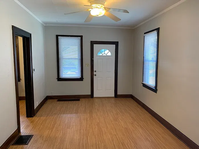 2 bed, 1.0 bath, 704 sqft, $995 — Photo 2