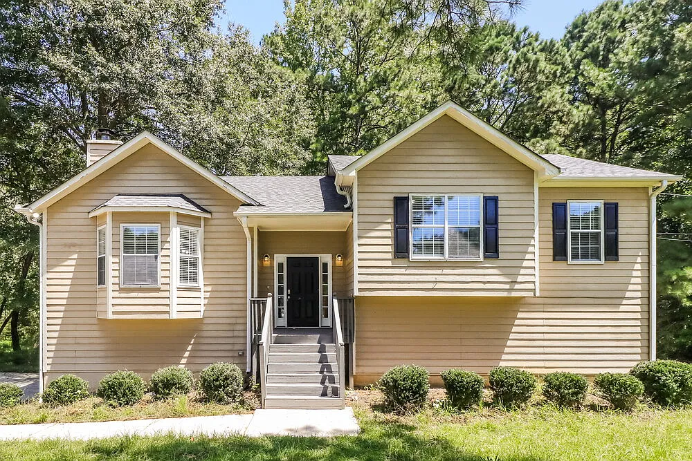 3 bed, 2.0 bath, 1398 sqft, $1,785 — Photo 1