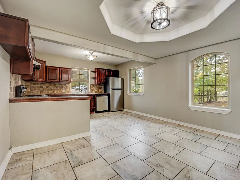 1920 Houston St — Photo 14