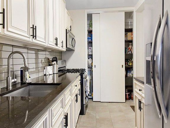 5th image of 5 Fordham Hill Oval APT 14H