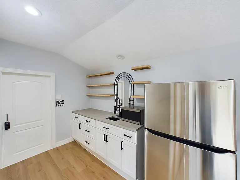 7702 Antoine Dr — Photo 48