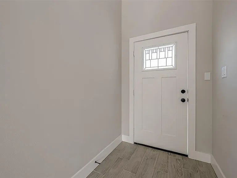 8128 Chateau St — Photo 4