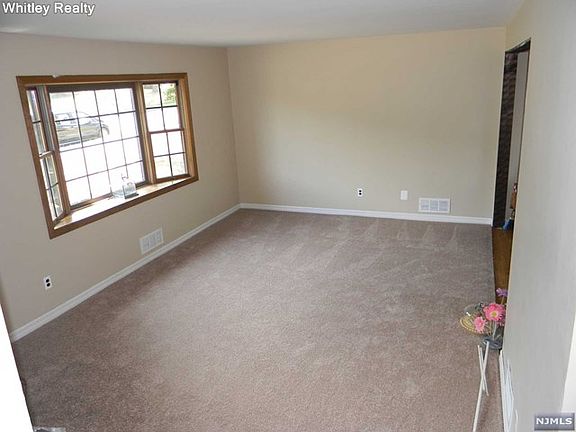 2nd image of 698 Cypress St