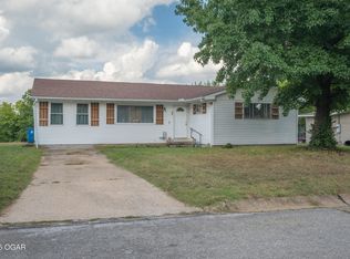 246 Hillcrest Dr, Neosho, MO 64850