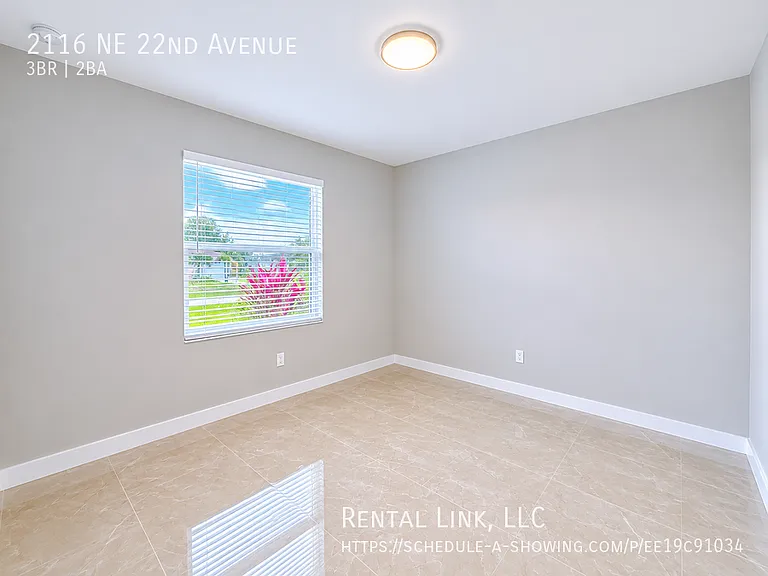 2116 NE 22nd Ave — Photo 22