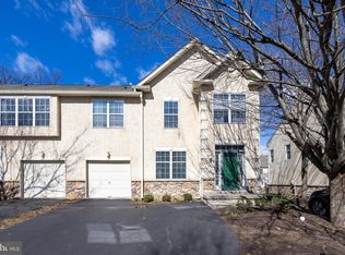 208 Castle Dr, North Wales, PA 19454