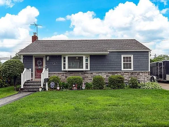16 Ford Drive W, Massapequa, NY 11758