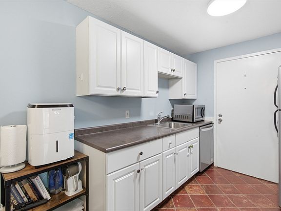 3rd image of 9 Village Hill Ln APT 13