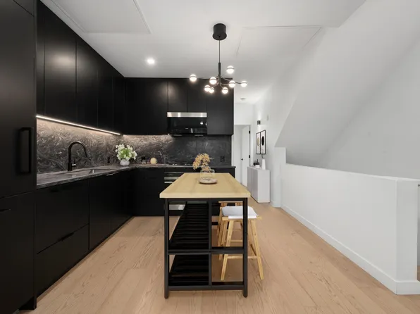 650 E 2nd St #122, North Vancouver, BC V7L 1C8