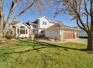 481 Hawthorn Rd, Lino Lakes, MN 55014