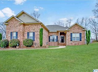 117 Riverway Ln, New Market, AL 35761