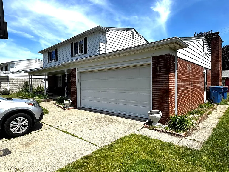 10922 Chicago Rd — Photo 2