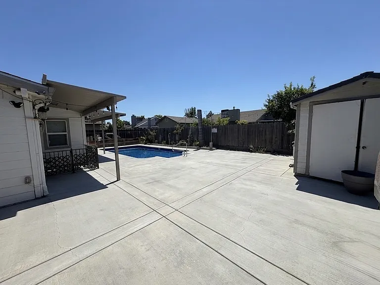 1324 Morning Dew Pl — Photo 14