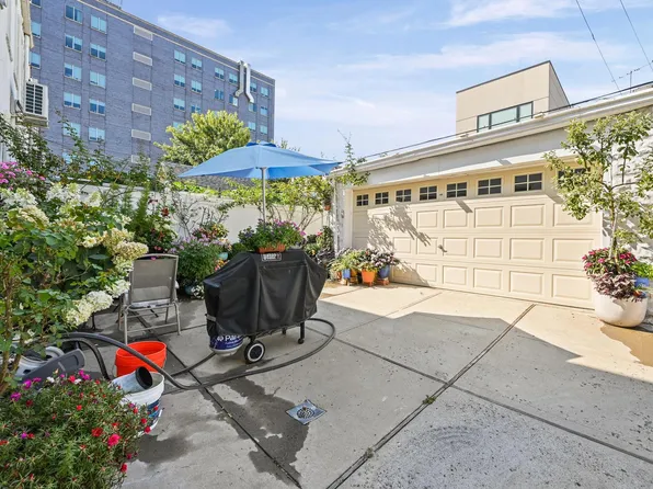 2154 60th Street image 4 of 29