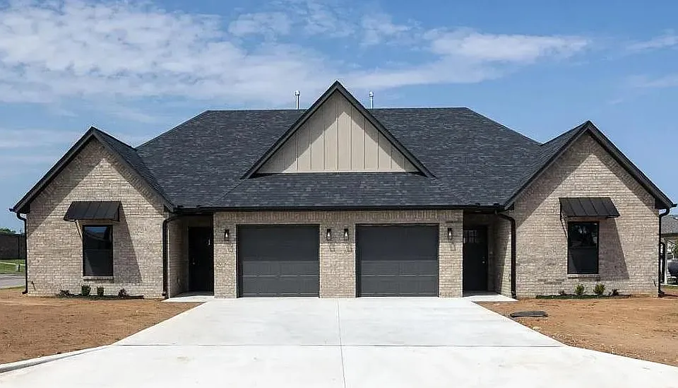 2 Emerald Ct
