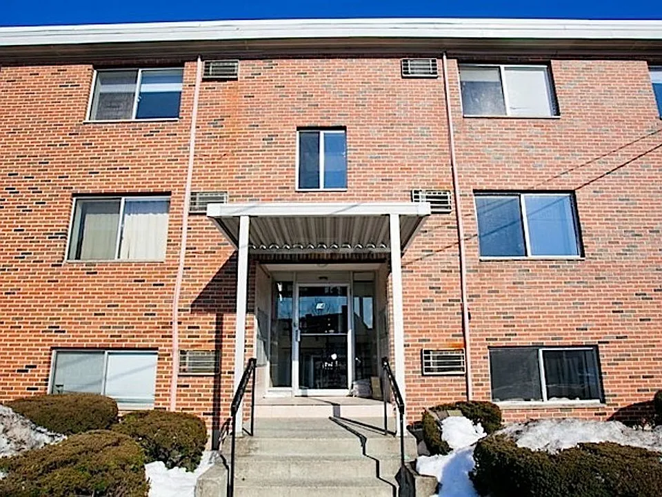18 Murdock St #8