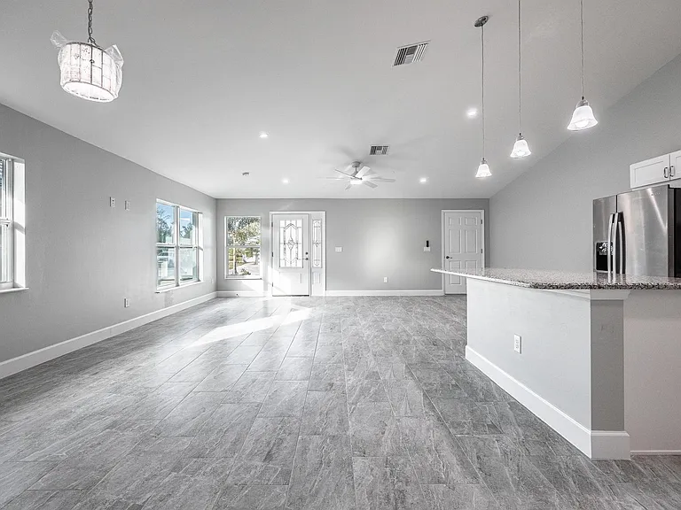 184 Broward Ave — Photo 23