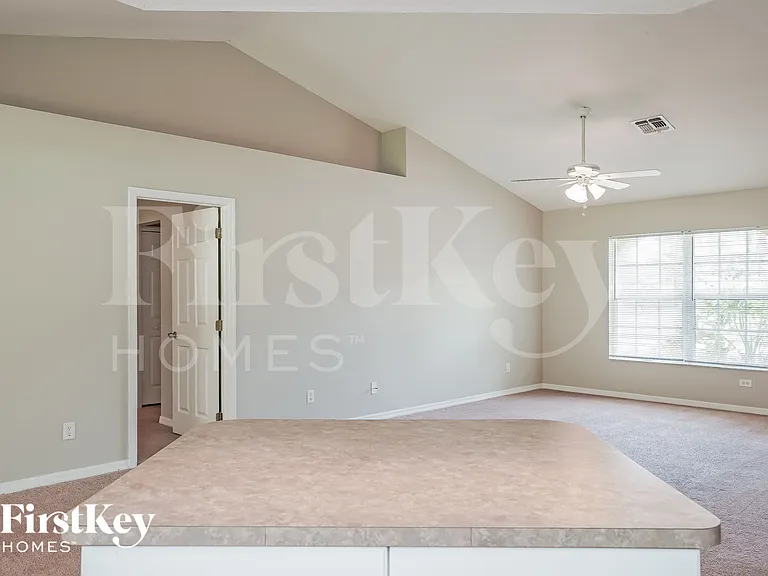 4128 NE 23rd Ave — Photo 4