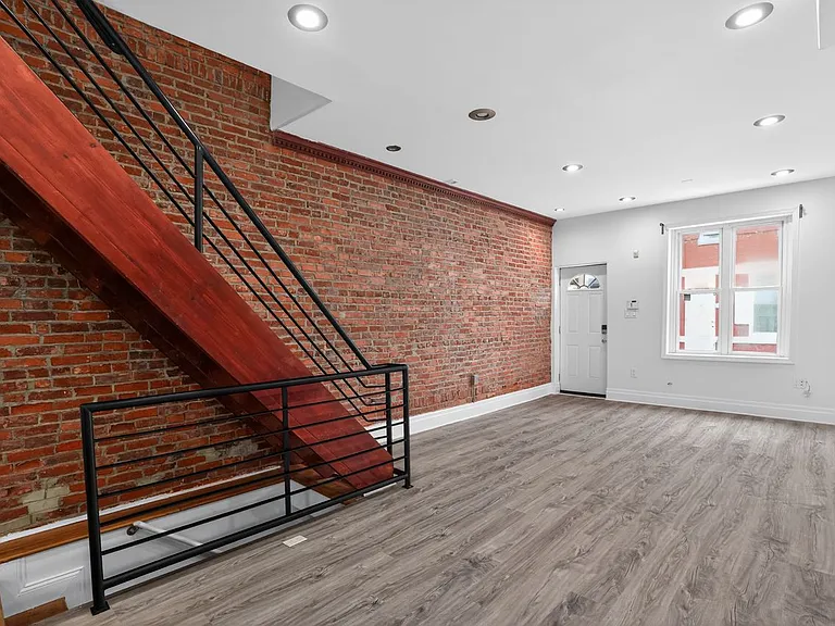 1302 N Dover St — Photo 22
