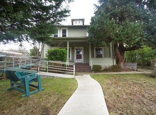 820 NE A St, Grants Pass, OR 97526