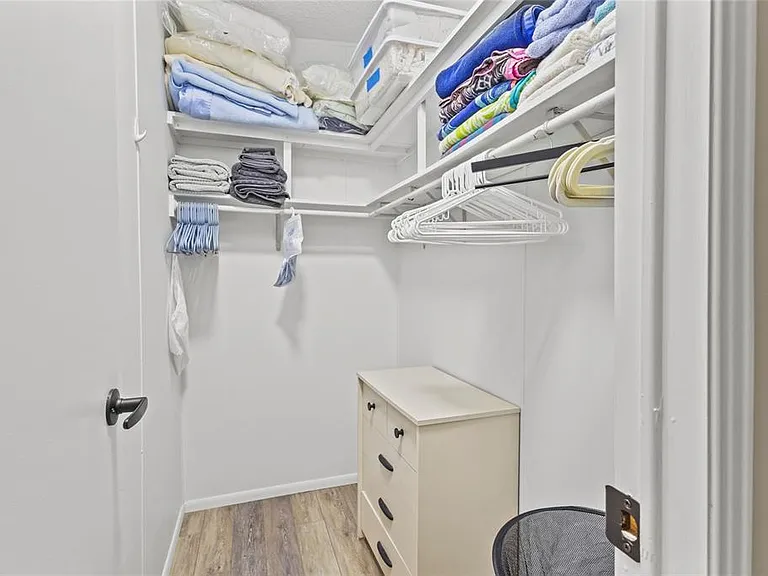 611 La Jolla Cir — Photo 17