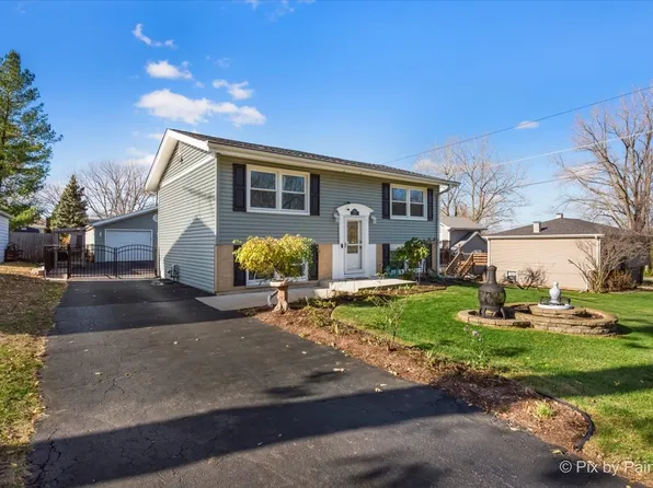 1215 Birch St, Lake In The Hills, IL 60156