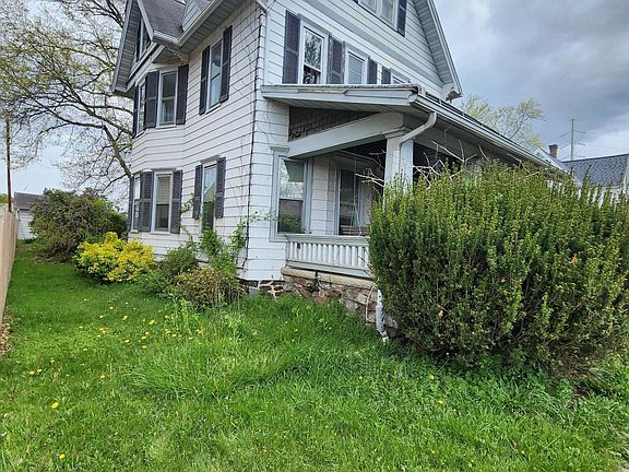 3rd image of 631 Ames Pl