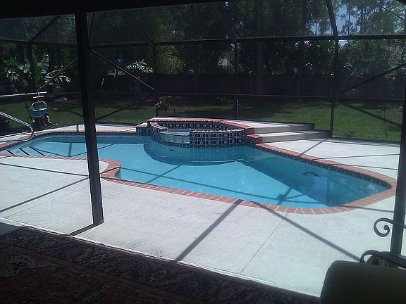 Pool/Jacuzzi w/ salt system