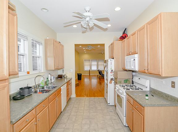 2nd image of 1509 W Grand Ave #House