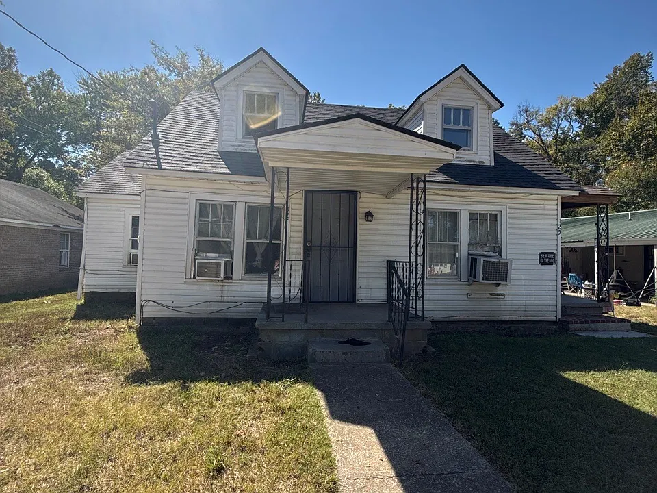 327 Baxter Ave #1