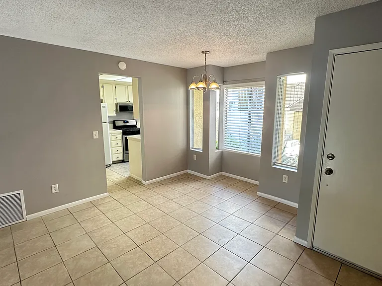1153 Arbor Ln — Photo 6