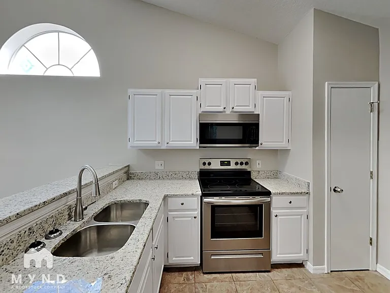 1778 Chatham Cir — Photo 5